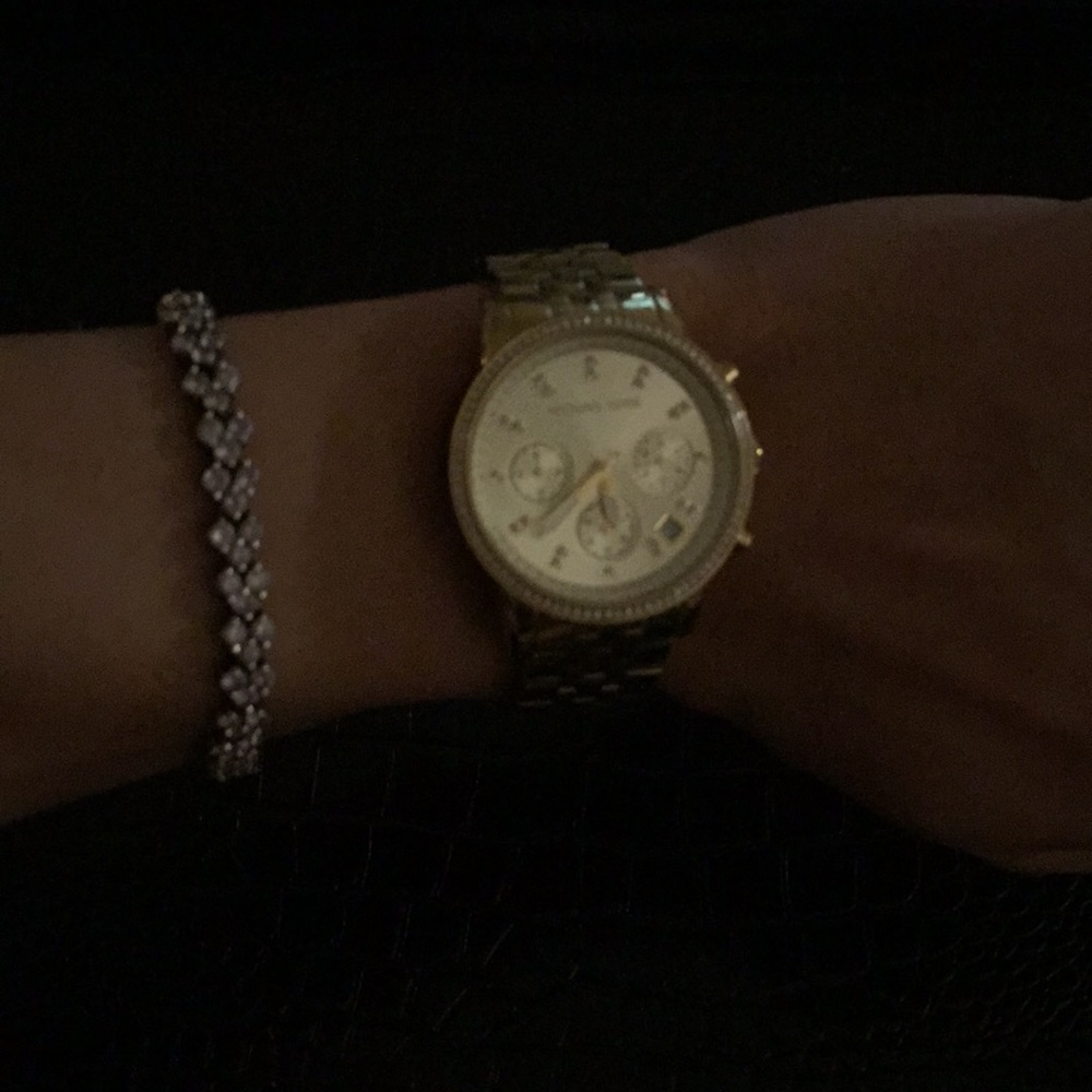 Whatch - Picture 2 of 5